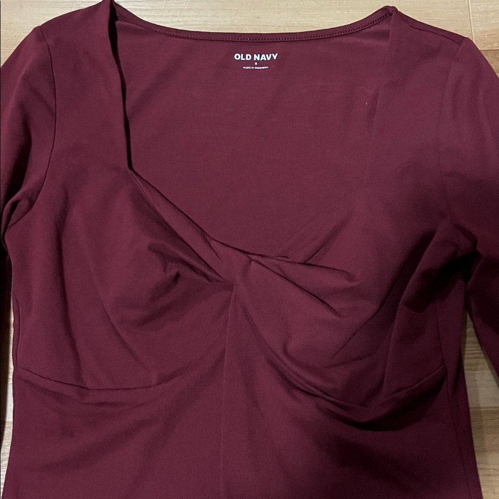 Old Navy Women's Deep Red Long Sleeve Tee - Picture 2 of 3